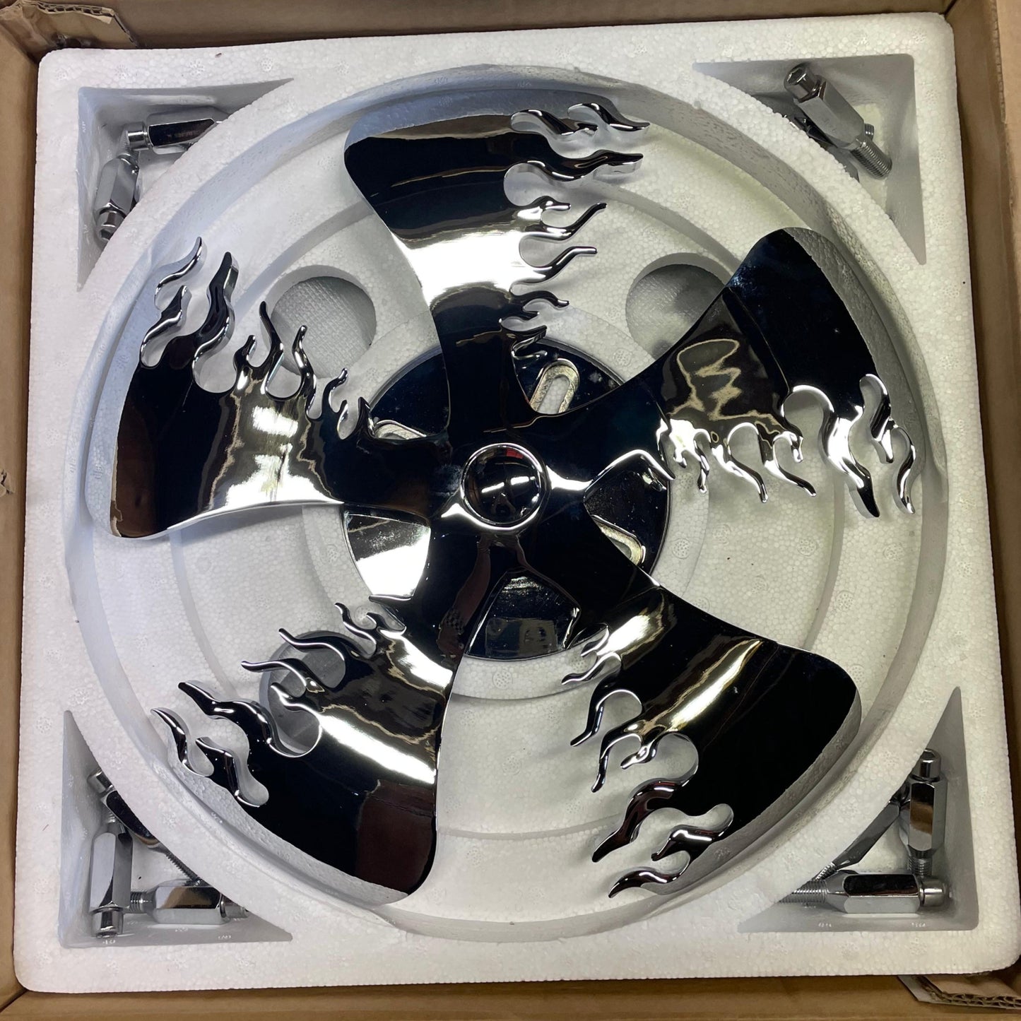 Chrome Flame Spinners - 18 inch - Universal PCD